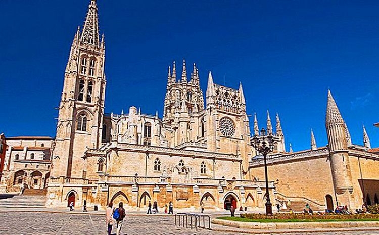 nha-tho-chanh-toa-Burgos_2